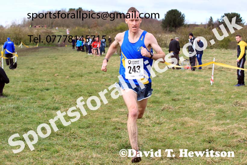 Men 35 to 60 in the 2023 BMAF Cross Country Champs., Wallsend. Photo: David T. Hewitson/Sports for All Pics